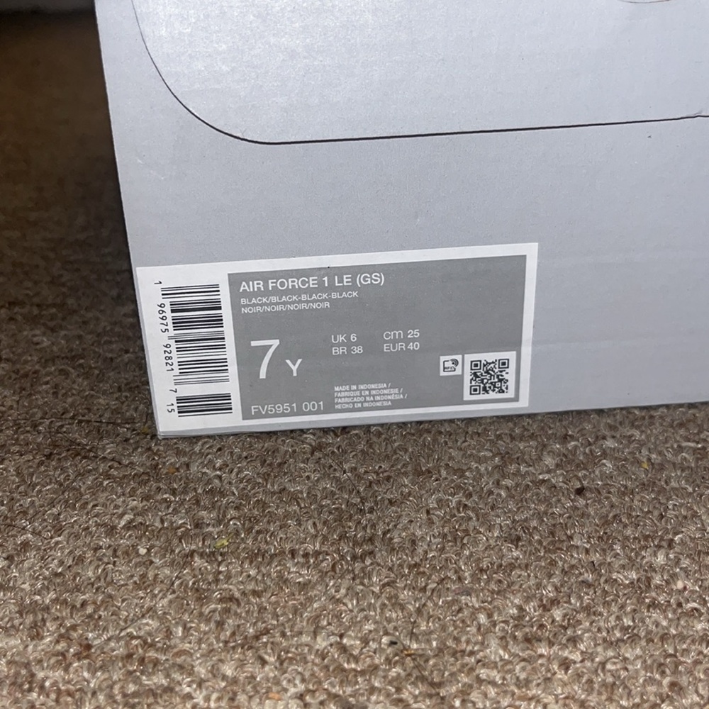 Black Air Force 1's - Picture 3 of 4